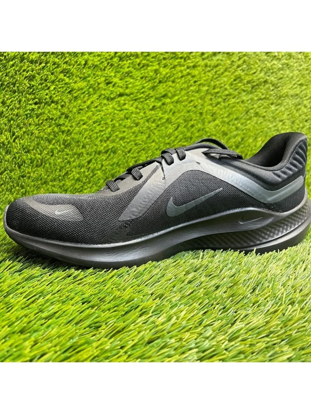 Nike Quest 5 Mens Size 9.5 Black Smoke Gray Athletic Road Running Shoes Sneakers